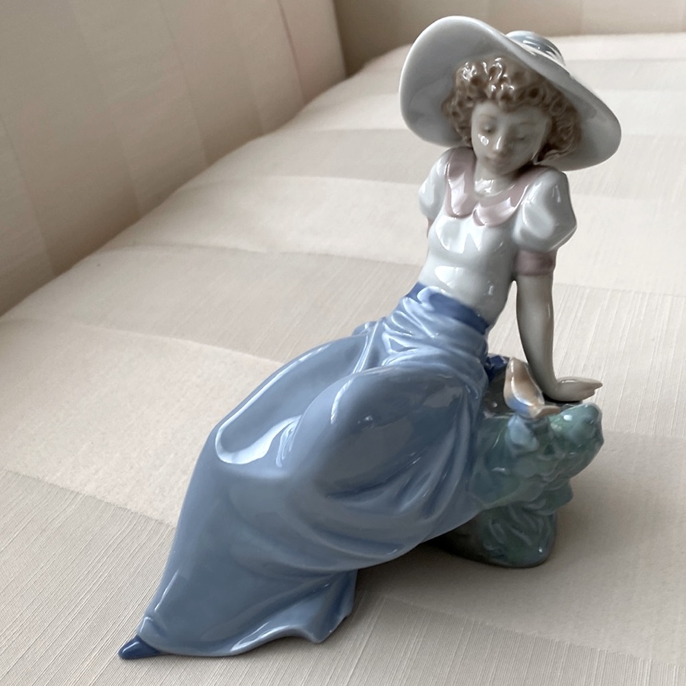 Lladro Nao figurine